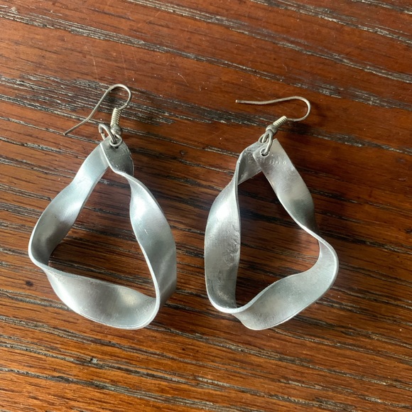 Inverted Hoops - Picture 2 of 5